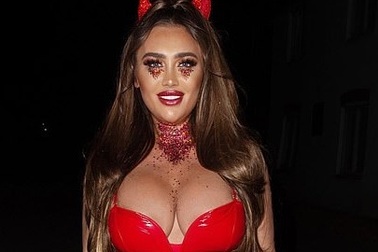 Lauren Goodger mặc hở bạo đi chơi Halloween