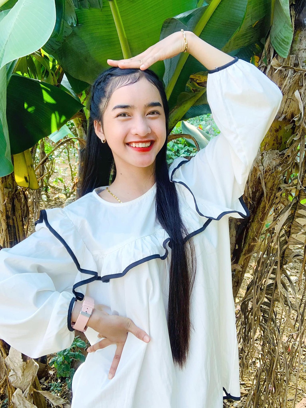 Sơn nữ Bana 17 tuổi hút triệu view với những clip lên nương làm rẫy - 6 Sơn nữ Bana 17 tuổi hút triệu view với những clip lên nương làm rẫy - 6