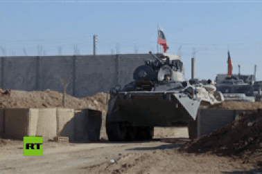 Quân cảnh Nga rầm rộ tiếp quản tiền đồn Mỹ bỏ lại tại Syria