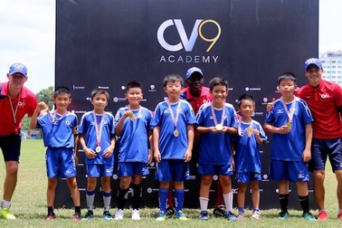 Công Vinh tìm kiếm tài năng từ bóng đá học đường