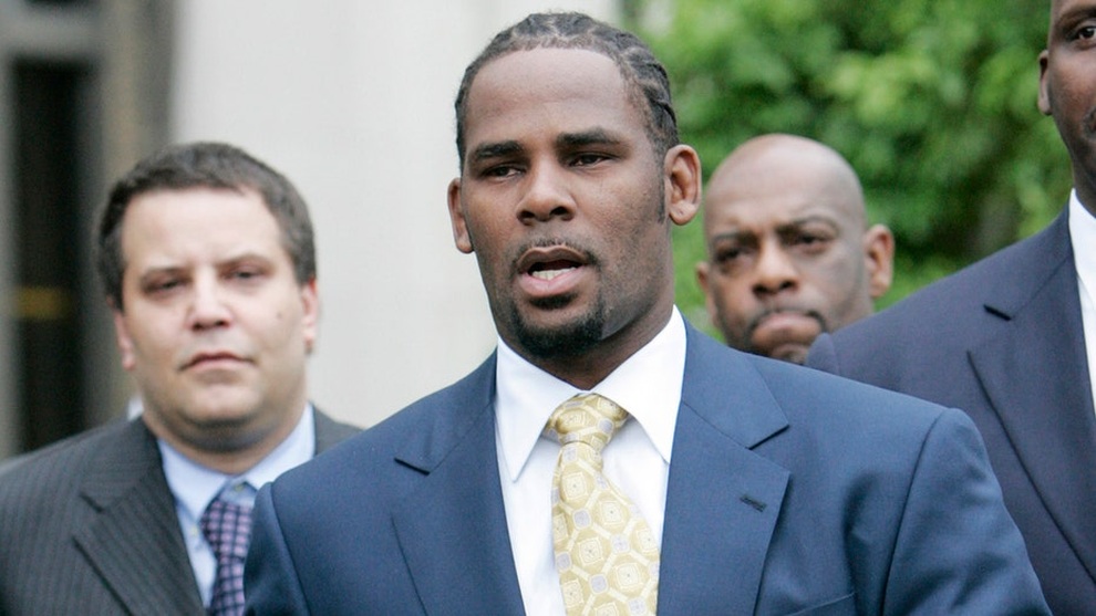 Ông hoàng nhạc RB R.Kelly bị kết tội buôn bán, xâm hại tình dục trẻ em - 1 Ông hoàng nhạc RB R.Kelly bị kết tội buôn bán, xâm hại tình dục trẻ em - 1
