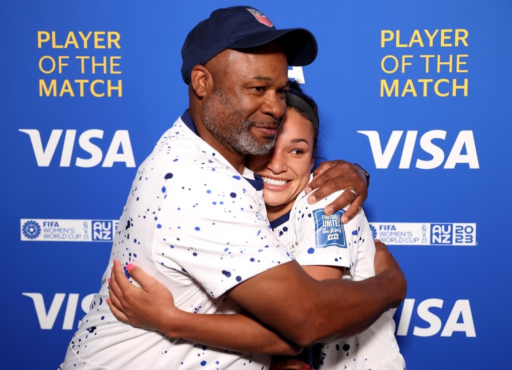 Tiền đạo tuyển Mỹ chia sẻ khoảnh khắc xúc động sau cú đúp vào lưới Việt Nam - 3