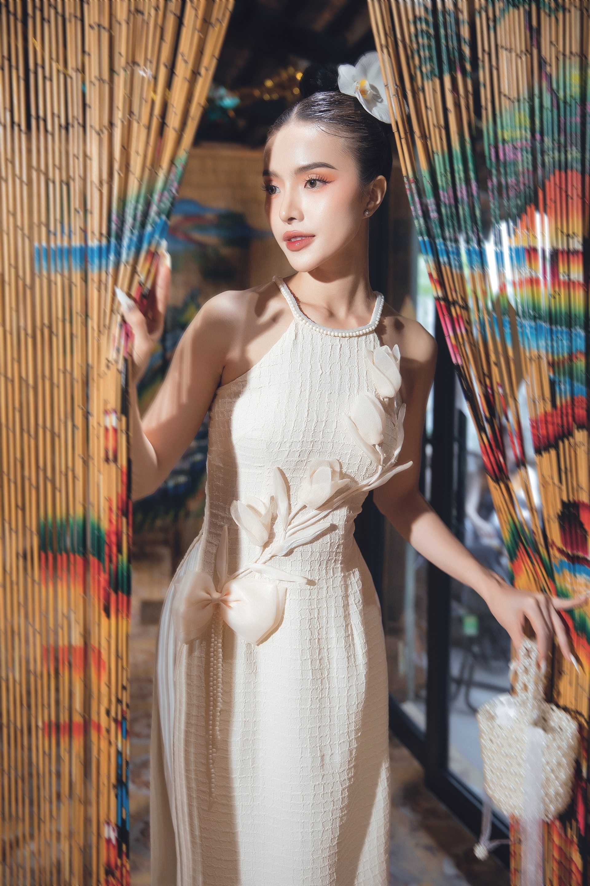 Á hậu Hạnh Nguyên diện áo dài gợi cảm đón xuân - 8 Á hậu Hạnh Nguyên diện áo dài gợi cảm đón xuân - 8