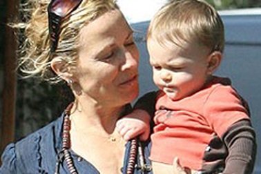 Sheryl Crow đưa con đi lưu diễn