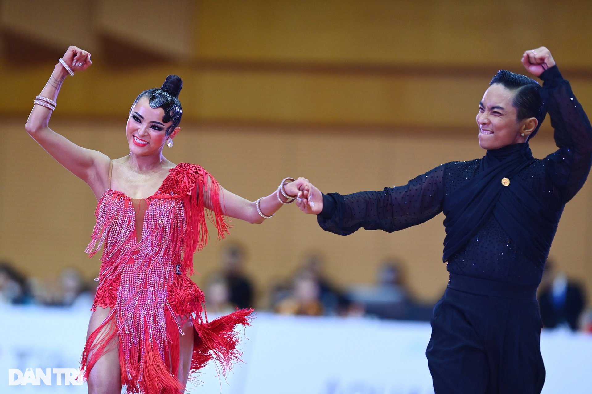 Ngắm màn khiêu vũ bốc lửa của 2 đôi VĐV Việt Nam giành 5 HCV Dance Sport - 10