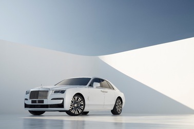 Cảm giác lần đầu cầm lái Rolls-Royce thế nào?