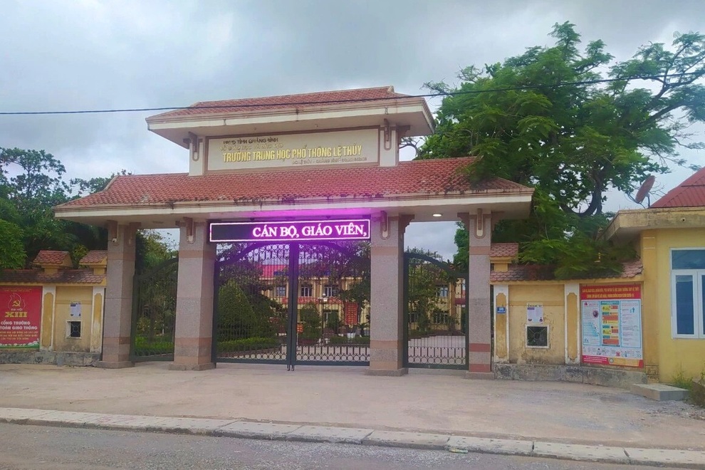 Nữ sinh tuồn đề Toán ra ngoài là học sinh giỏi suốt 3 năm liền - 1 Nữ sinh tuồn đề Toán ra ngoài là học sinh giỏi suốt 3 năm liền - 1