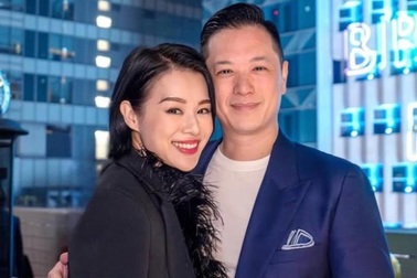 Hôn nhân ngọt ngào của Á hậu Hong Kong trước khi chồng lộ ảnh ôm gái lạ