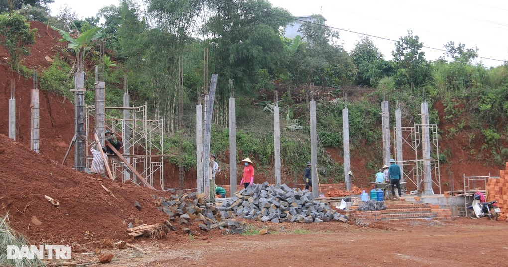 Lúng túng xử lý công trình của nguyên Phó Chủ tịch UBND xã - 3 Lúng túng xử lý công trình của nguyên Phó Chủ tịch UBND xã - 3