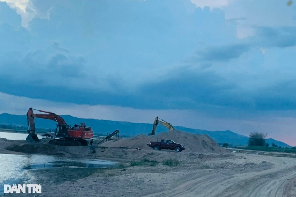 Xe cơi nới thùng, quá tải vi vu trên quốc lộ, vô tư thông chốt CSGT - 2 Xe cơi nới thùng, quá tải vi vu trên quốc lộ, vô tư thông chốt CSGT - 2
