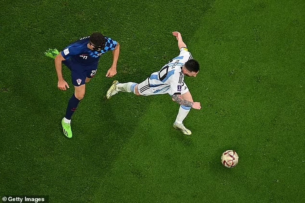 Messi ghi bàn và ăn mừng cảm xúc trong ngày giúp Argentina vào chung kết - 7 Messi ghi bàn và ăn mừng cảm xúc trong ngày giúp Argentina vào chung kết - 7