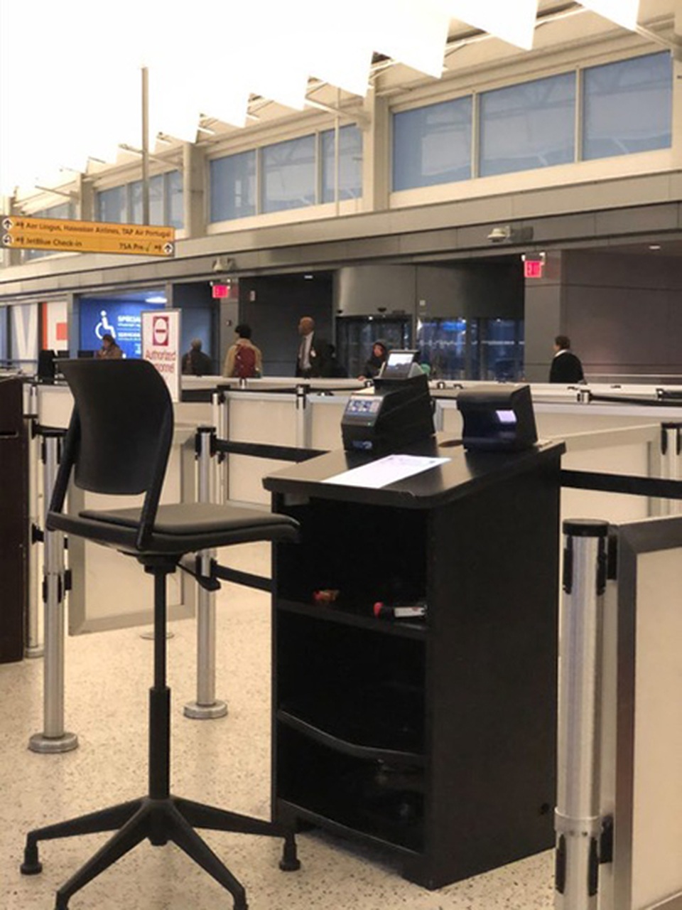 Tìm lại cảm giác bình yên trên “chuyến bay ma” - 4