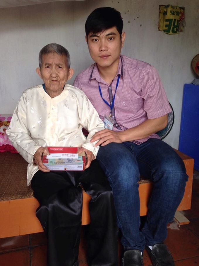 Nhom ban tre Hai Phong giup sua nha cho cu ba neo don hinh anh 3