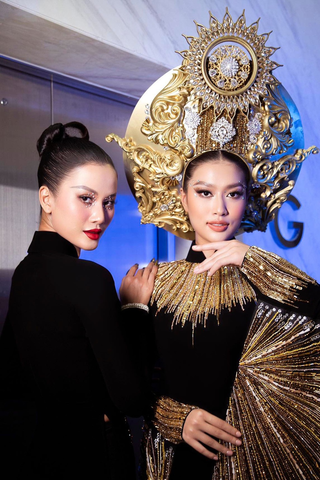 Đằng sau việc Hoa hậu Thiên Ân đội mấn mạ vàng và khung hơn 15kg để catwalk - 3 Đằng sau việc Hoa hậu Thiên Ân đội mấn mạ vàng và khung hơn 15kg để catwalk - 3