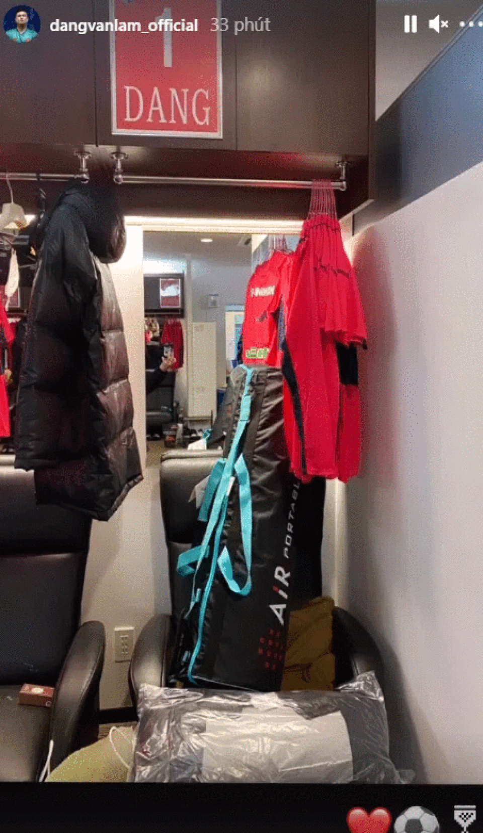 Đặng Văn Lâm khoe tủ đồ cá nhân ở CLB Cerezo Osaka - 1 Đặng Văn Lâm khoe tủ đồ cá nhân ở CLB Cerezo Osaka - 1