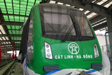 Hình ảnh hoa sen, Khuê Văn Các ở ga đường sắt Cát Linh - Hà Đông