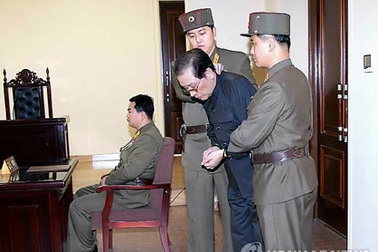 Vì sao ông Kim Jong-un xử tử chú dượng?