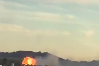 Khoảnh khắc máy bay chở hàng bốc cháy ở Mỹ