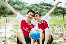 Bộ ảnh cưới hài hước của cặp đôi "mê" Arsenal