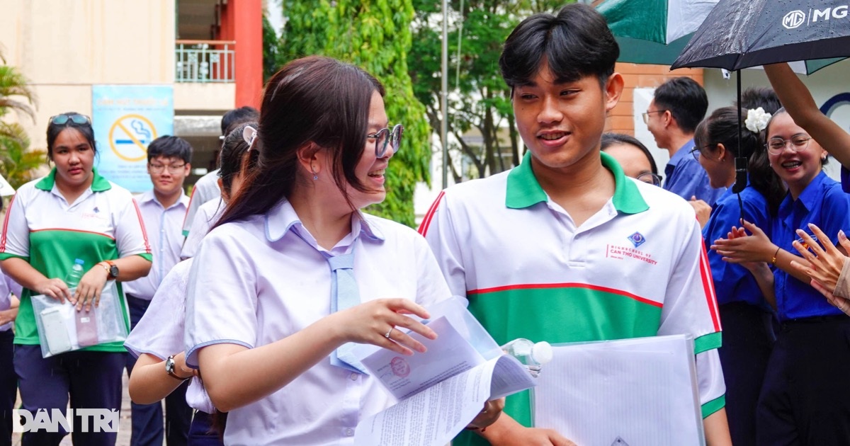 Thí sinh Cần Thơ tự tin đạt 8,5-9 điểm với đề thi văn mang tính thời sự