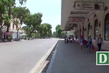 Hà Nội: Nắng nóng gay gắt phố đi bộ vắng tanh như sáng mùng 1 Tết