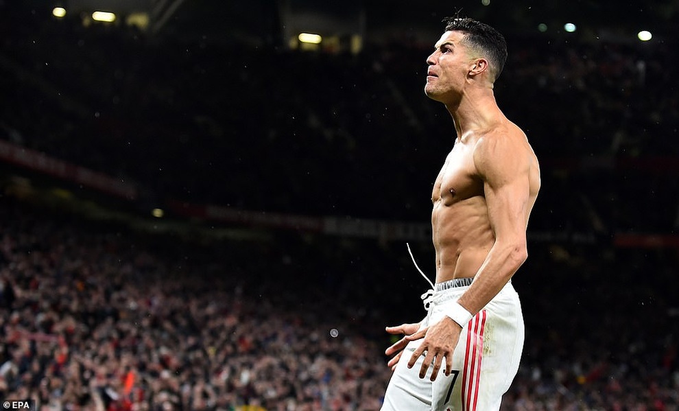 Cảm xúc vỡ òa của Ronaldo khi tỏa sáng giúp Man Utd hạ Villarreal - 6 Cảm xúc vỡ òa của Ronaldo khi tỏa sáng giúp Man Utd hạ Villarreal - 6