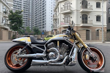 Sau 6 năm, mô tô Harley-Davidson mạ vàng 24k rao giá 1 tỷ ở Hà Nội