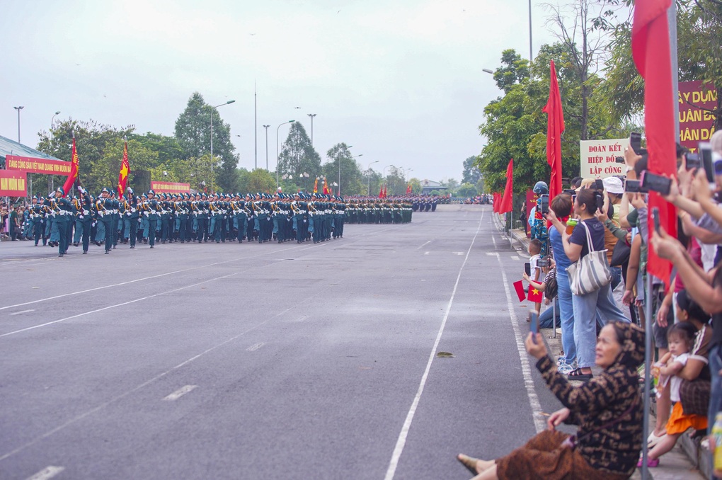 Phải rèn luyện thể lực, giữ sức khỏe thật tốt cho lễ diễu binh dịp 2/9 - 3 Phải rèn luyện thể lực, giữ sức khỏe thật tốt cho lễ diễu binh dịp 2/9 - 3