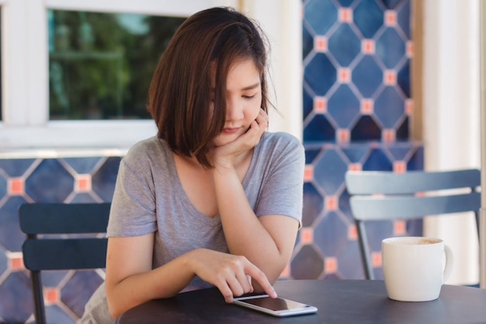 Đi thăm người ốm, tôi bất ngờ bắt gặp chồng đưa em hàng xóm đi khám thai - 1 Đi thăm người ốm, tôi bất ngờ bắt gặp chồng đưa em hàng xóm đi khám thai - 1