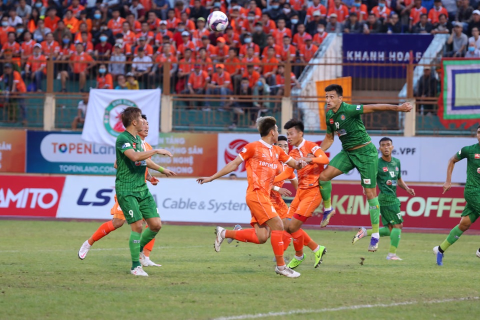 Tấn Tài ghi bàn, tân binh Bình Định đánh bại Sài Gòn FC - 1 Tấn Tài ghi bàn, tân binh Bình Định đánh bại Sài Gòn FC - 1