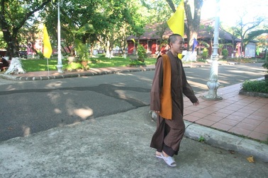 Sư thầy tự tin đi thi tốt nghiệp