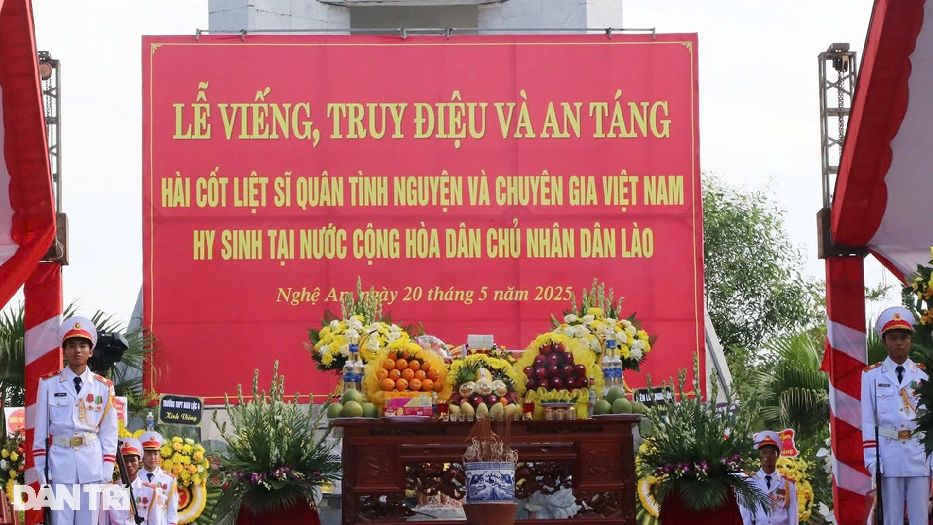 76 liệt sỹ quân tình nguyện và chuyên gia Việt Nam trở về trong lòng đất Mẹ - 1 76 liệt sỹ quân tình nguyện và chuyên gia Việt Nam trở về trong lòng đất Mẹ - 1