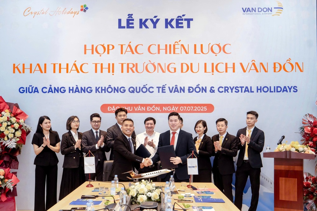 Crystal Holidays và Cảng Hàng không Quốc tế Vân Đồn ký hợp tác phát triển du lịch - 1 Crystal Holidays và Cảng Hàng không Quốc tế Vân Đồn ký hợp tác phát triển du lịch - 1