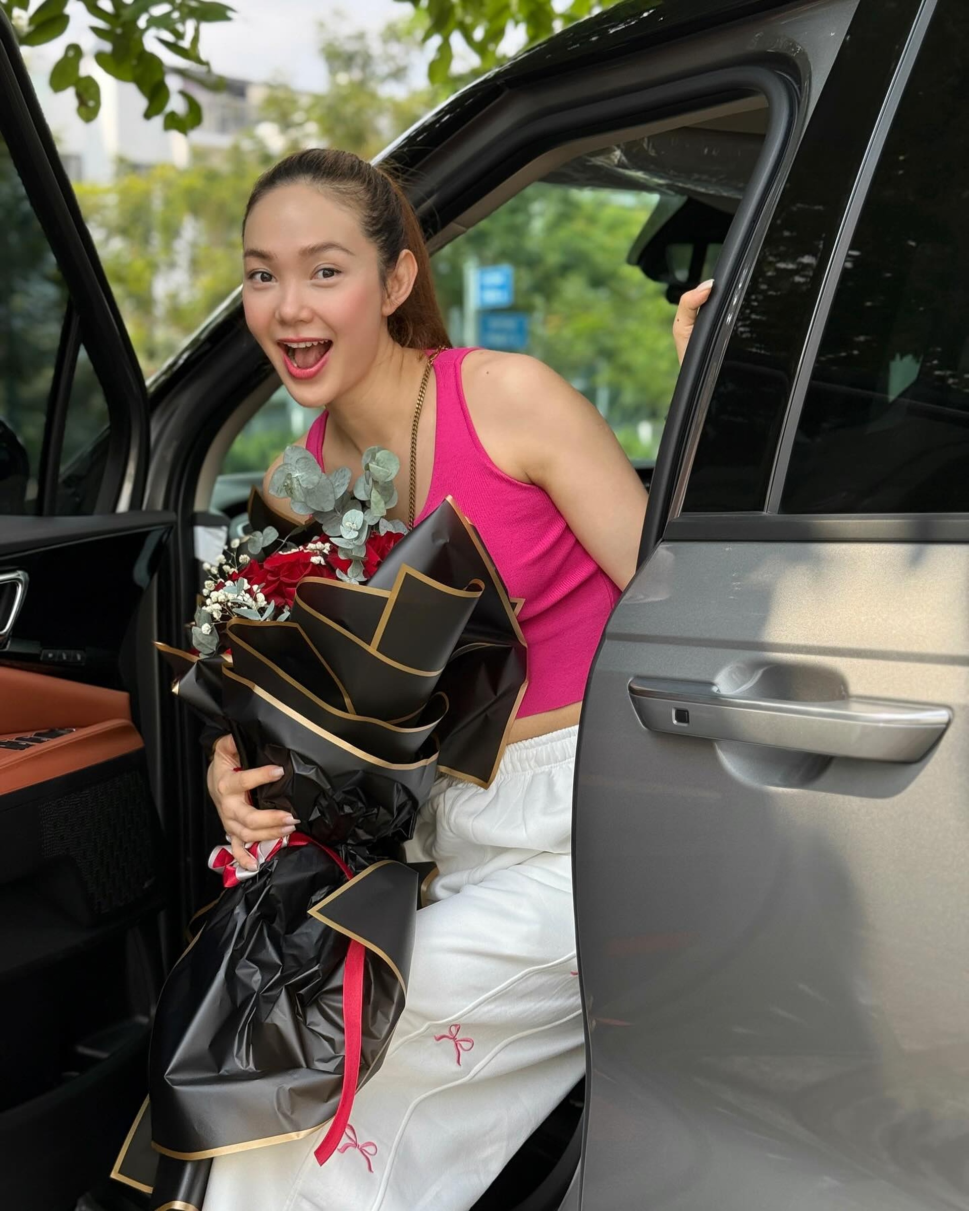 Mẹ một con Minh Hằng: Vóc dáng quyến rũ, chồng tặng vàng và xe tiền tỷ - 3 Mẹ một con Minh Hằng: Vóc dáng quyến rũ, chồng tặng vàng và xe tiền tỷ - 3