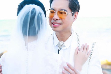 Ca sĩ Ngọc Sơn khoe ảnh cưới, chuẩn bị kết hôn ở tuổi 50?