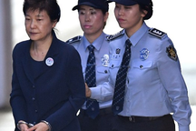 Cựu Tổng thống Hàn Quốc “gánh” mọi trách nhiệm thay cấp dưới