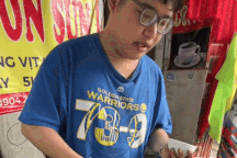 Quán cháo sườn ở Hà Nội gây sốt vì người bán hàng nói tiếng Anh "như gió"