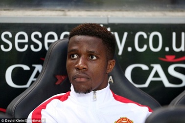 Wilfried Zaha lại rời MU