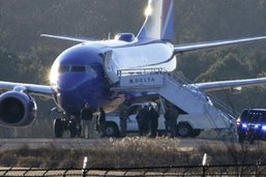 Hai máy bay Mỹ bị dọa đánh bom