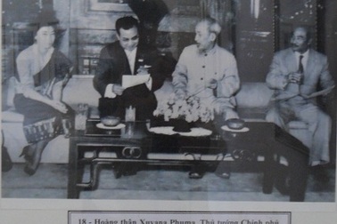 Triển lãm ảnh về tình đoàn kết hữu nghị Việt - Lào