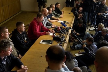 Người biểu tình Ukraine thả quan sát viên quân sự châu Âu