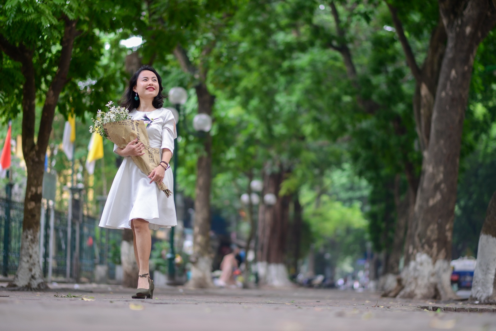 Cúc họa mi đầu mùa: Dân buôn hét giá cả trăm ngàn một bó vẫn cháy hàng - 14 Cúc họa mi đầu mùa: Dân buôn hét giá cả trăm ngàn một bó vẫn cháy hàng - 14