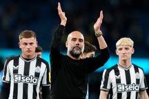 HLV Pep Guardiola bất ngờ nhập viện, vắng mặt hai trận ở Premier League