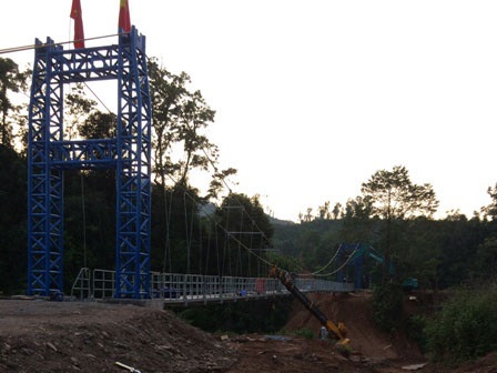 Ấn tượng về kỷ lục từ "túi nilon" sang cầu treo
