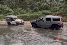 Tranh cãi việc "vua địa hình" Hummer H2 cần tới chiếc SUV Ấn Độ "giải cứu"