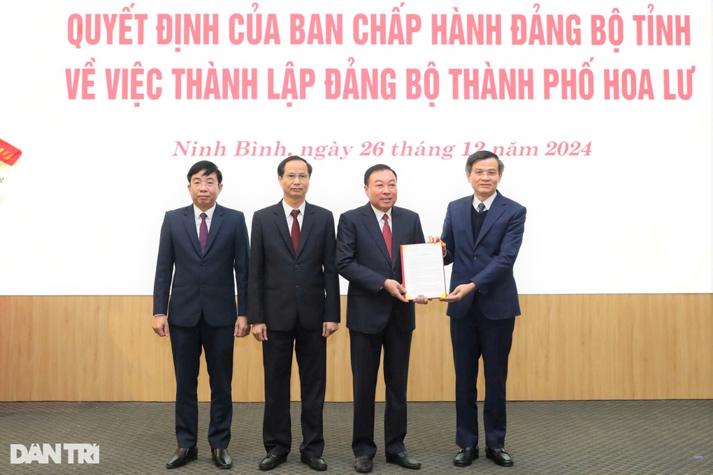 Thành lập Đảng bộ thành phố Hoa Lư, chỉ định bí thư thành ủy - 1 Thành lập Đảng bộ thành phố Hoa Lư, chỉ định bí thư thành ủy - 1