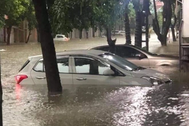 Hàng loạt ô tô “chìm nghỉm” trong biển nước ở Thái Nguyên