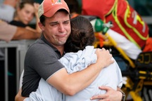 Giải cứu nghẹt thở vụ sập nhà 12 tầng: Cưa chân nạn nhân để đưa ra ngoài