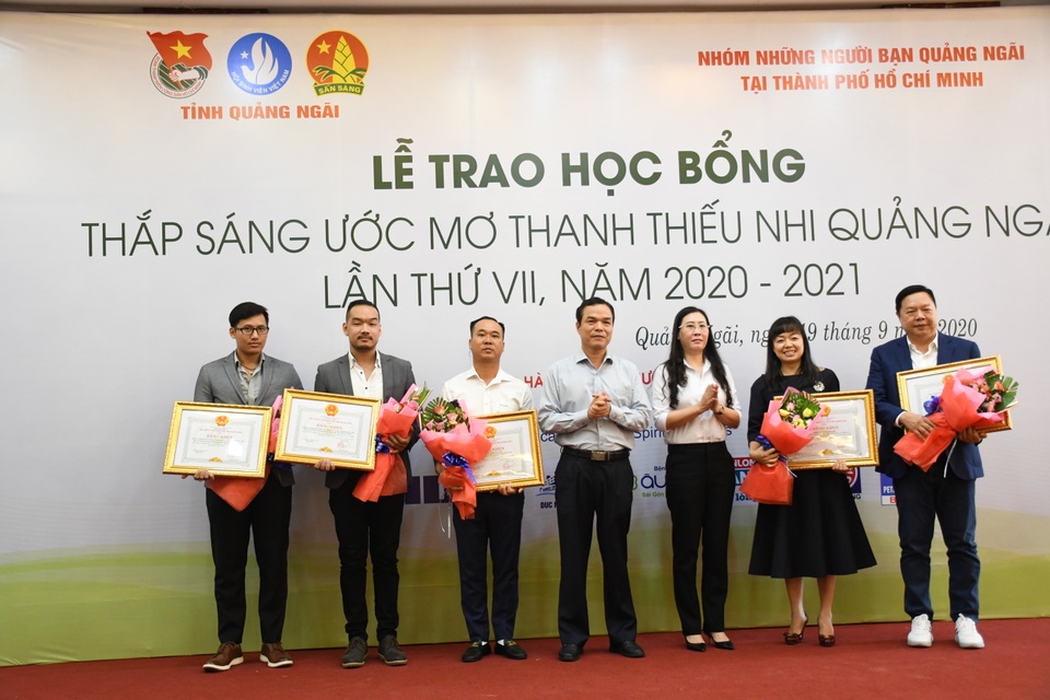 Quảng Ngãi: Trao học bổng “Thắp sáng ước mơ thanh, thiếu nhi” lần VII - 2 Quảng Ngãi: Trao học bổng “Thắp sáng ước mơ thanh, thiếu nhi” lần VII - 2