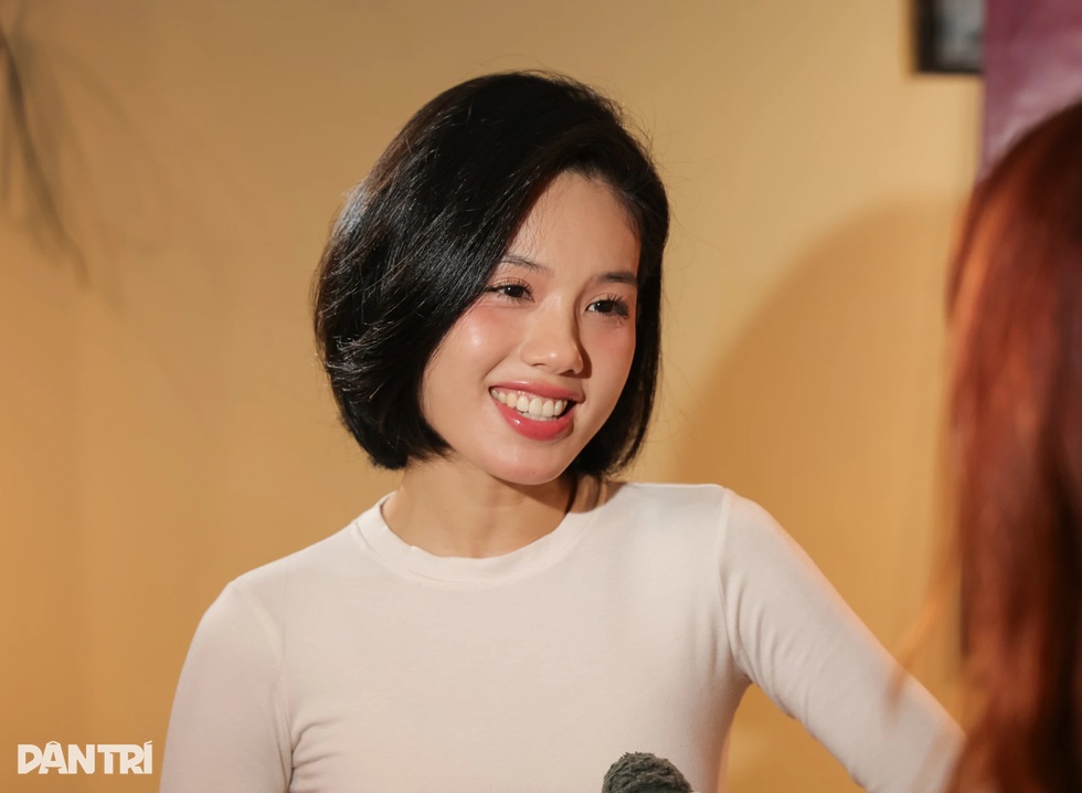 "Nữ tiếp viên" Trâm Anh: Từng bị tấn công mạng, tuổi 30 sống khép kín